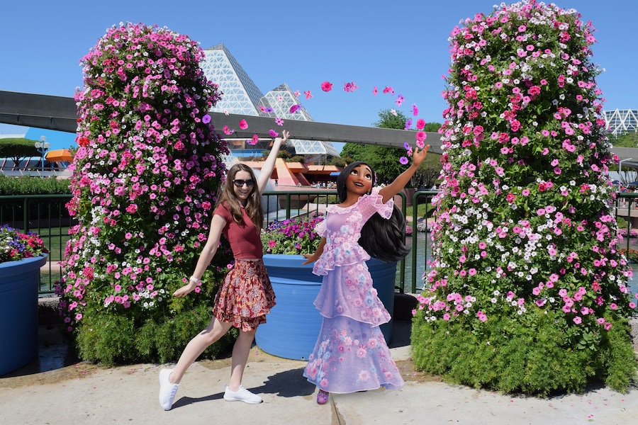 Disney PhotoPass Magic Shots for the 2023 EPCOT International Flower & Garden Festival