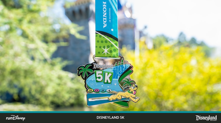runDisney 2024 Disneyland Half Marathon Weekend 5k Medal Reveal