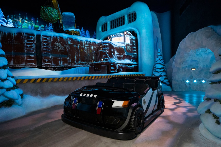 Ride Photo of Zootopia: Hot Pursuit Attraction police car ride vehicle in artic tundra biome of Zootopia