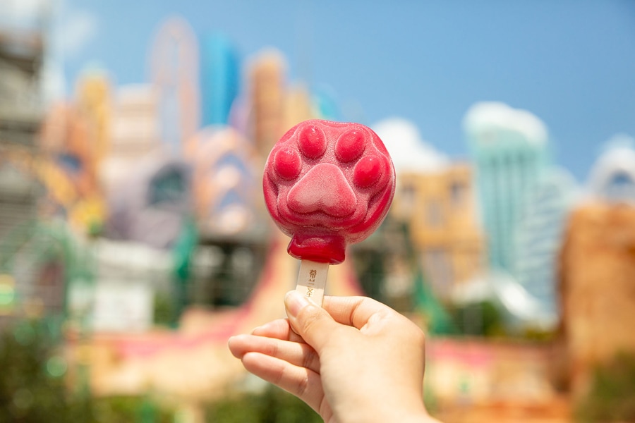 Disney Shanghai food: Paw print frozen pop from Zootopia