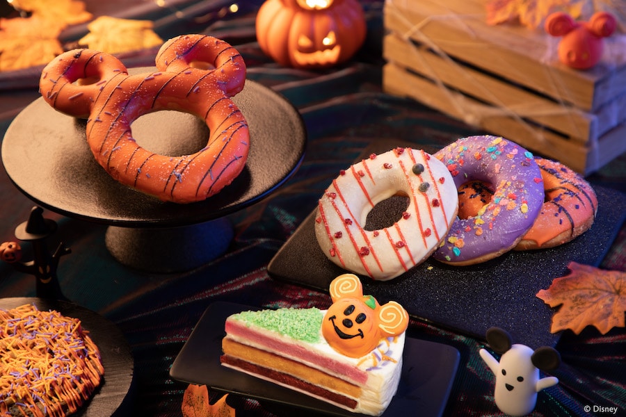 Halloween at Disney Parks - Treats from CookieAnn Bakery Café at Shanghai Disney Resort