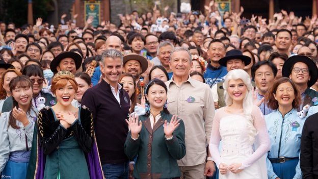 World of Frozen Unveiled in Historic Grand Opening Ceremony at Hong Kong Disneyland
