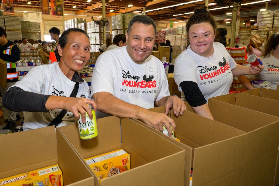 Disney VoluntEARS, Disney Feeds Communities in Need this Thanksgiving and throughout Holidays Season