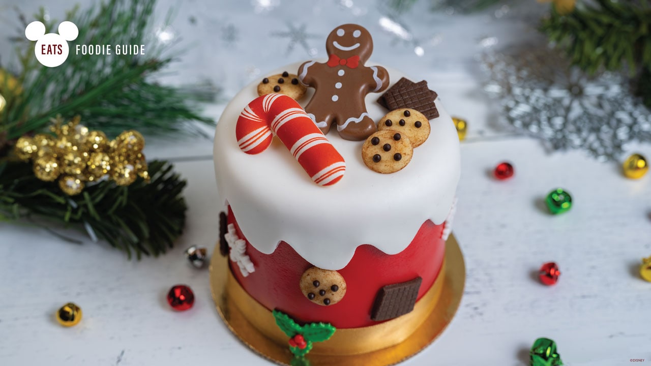 Dining Delight: Hot Cocoa Bar with Gingerbread Theme  Gingerbread  christmas decor, Christmas hot chocolate bar, Christmas hot chocolate