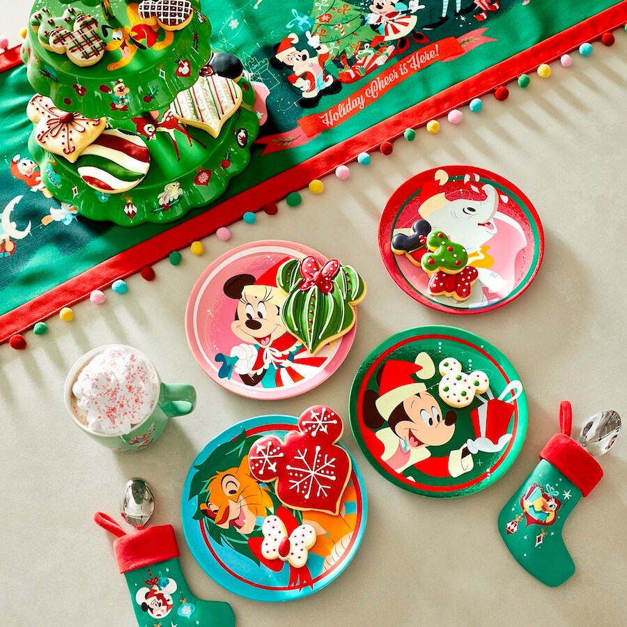 Disney Holiday - Mickey Mouse and Friends Holiday Plate Set