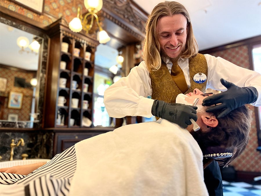 Image of Florent, a barber at Dapper Dan’s Hair Cuts at Disneyland Paris