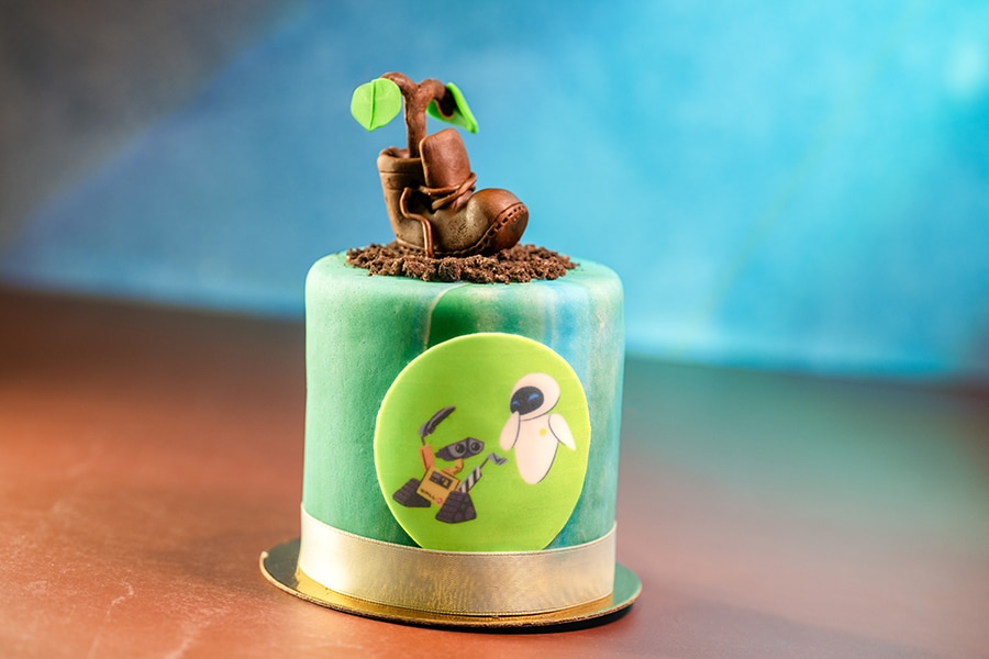 The Plant in The Boot Petit Cake
