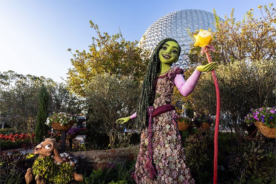 Image of "Wish" topiary for the EPCOT International Flower & Garden Festival