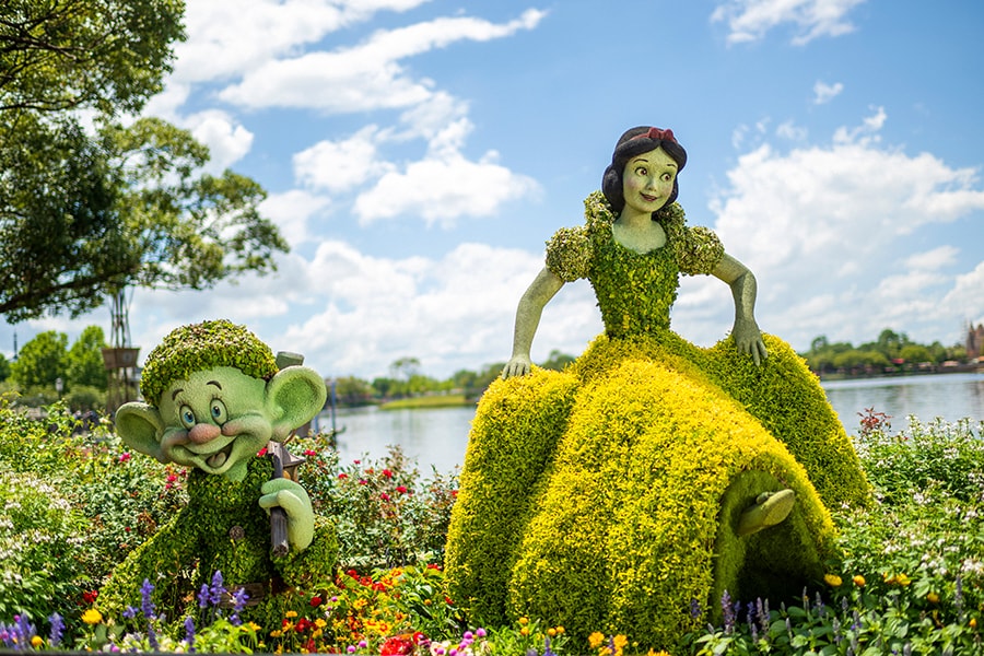  Snow White and the Seven Dwarfs topiaries at EPCOT