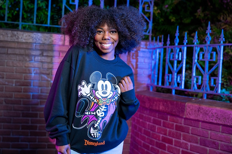 Mickey Mouse pullover crew