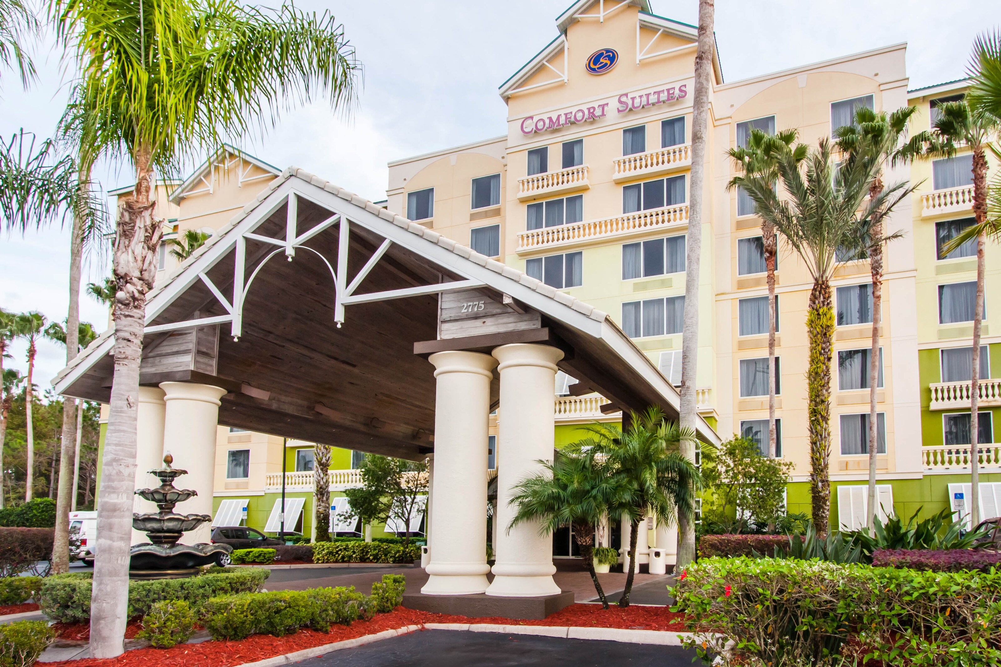 Comfort Suites Maingate East