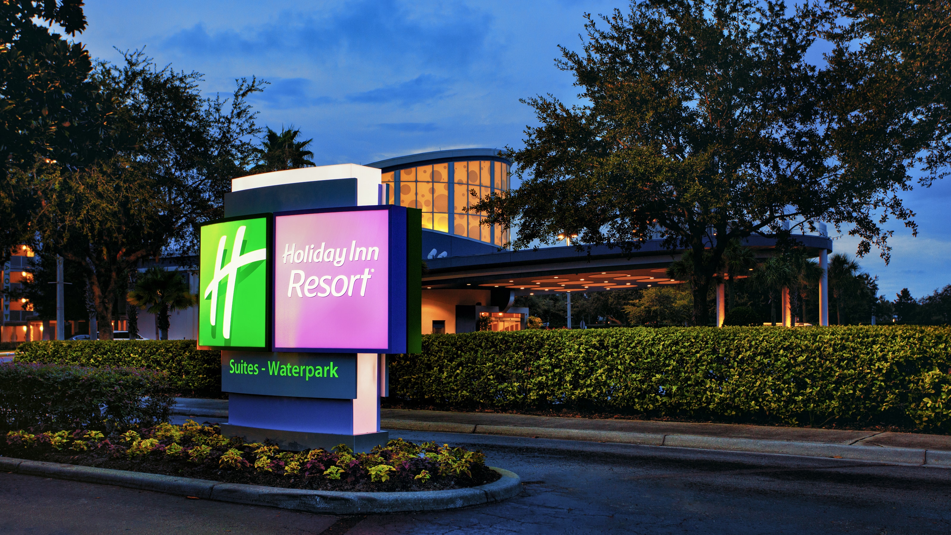 Disfs Holiday Inn Resort Orlando Suites Waterpark Front Entrance 16x9 