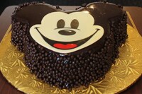 We can make and deliver cakes of various sizes to the dining room or a stateroom for that special occasion.