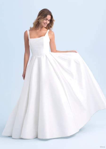 A sleeveless wedding dress inspired by Cinderella A sleeveless wedding dress inspired by Cinderella
