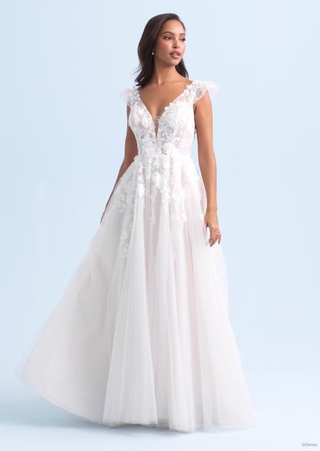A sleeveless wedding dress inspired by Snow White