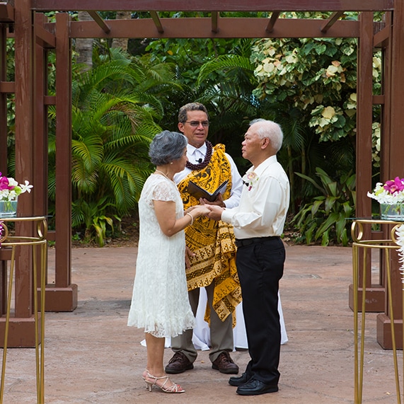 Aulani Vow Renewal Spotlight Leo Tessie Disney Weddings