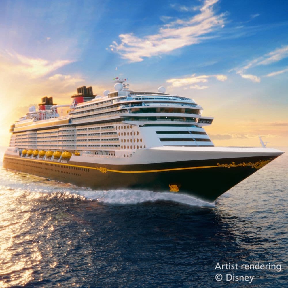 Representación conceptual artística del crucero Disney Believe navegando en el océano abierto con un atardecer en la distancia