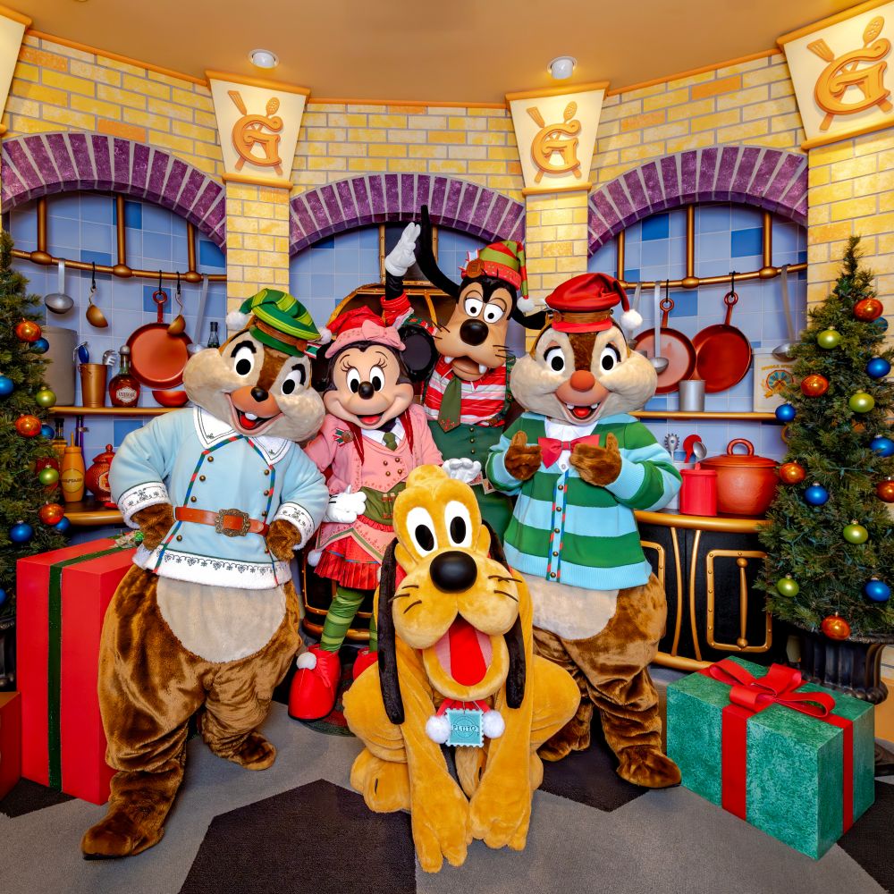 Minnie Mouse, Goofy, Chip n Dale and Pluto wearing holiday themed outfits