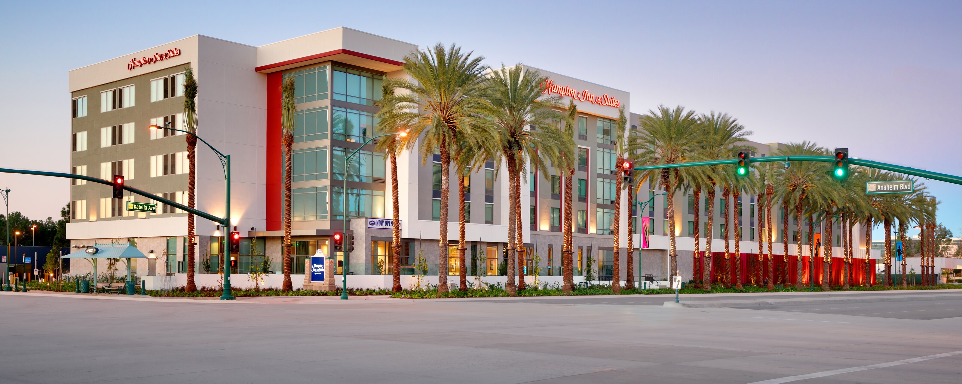 The exterior of Hampton Inn and Suites Anaheim Resort Convention Center