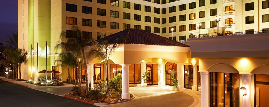 The carport and entrance to DoubleTree Suites by Hilton lit up at night