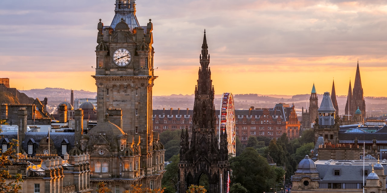 Downtown Edinburgh with its old world charm Downtown Edinburgh with its old world charm
