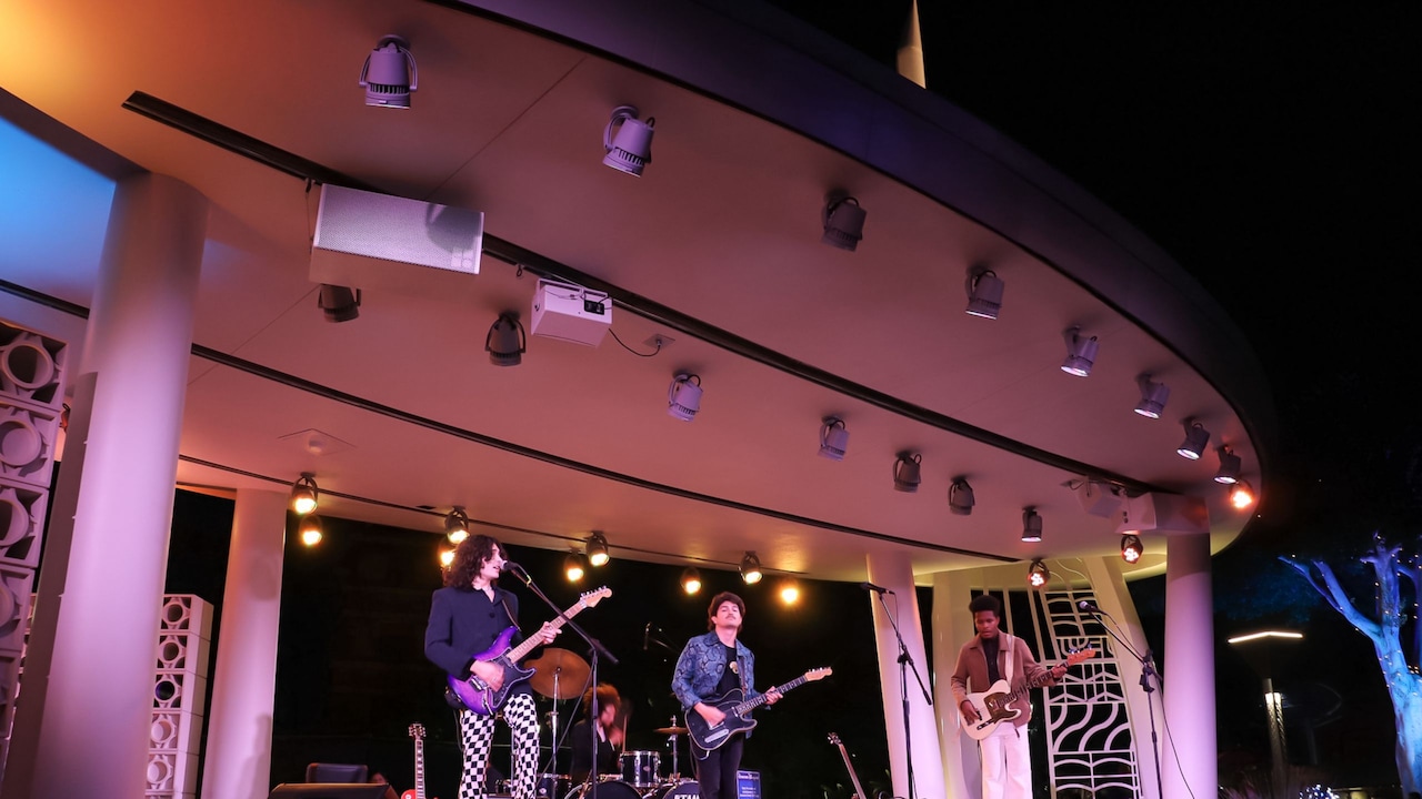 A band playing at Downtown Disney Live Stage Entertainment
