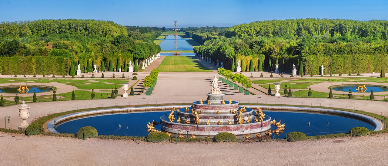 Latona Fountain overlooking an expanse of lawn in the gardens of Versailles