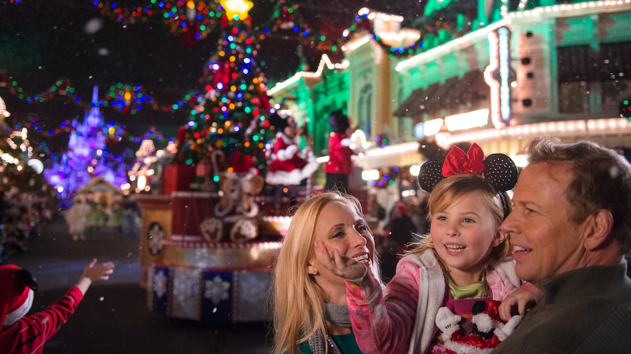 Walt Disney World: When To Come Make the most of your Walt Disney World Resort vacation with holiday magic, seasonal events and guided tours.
