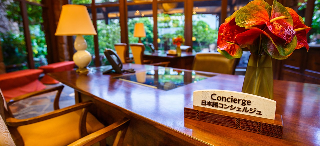 A Concierge desk includes a sign for Japanese speakers 