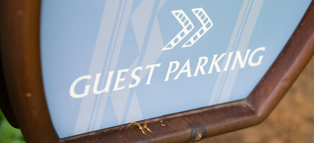 A sign directs Guests to Guest Parking