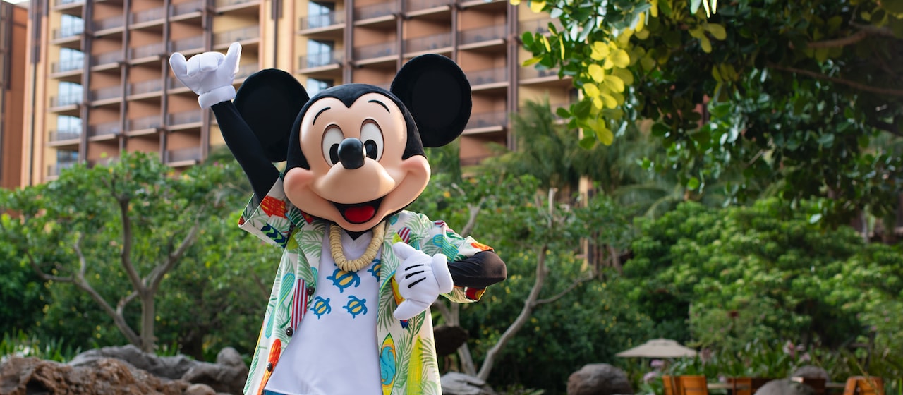 Mickey dressed in a Hawaiian shirt