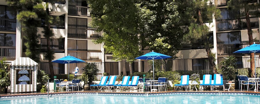 Outdoor furniture around the Garden Pool at Howard Johnson Anaheim Hotel & Water Playground