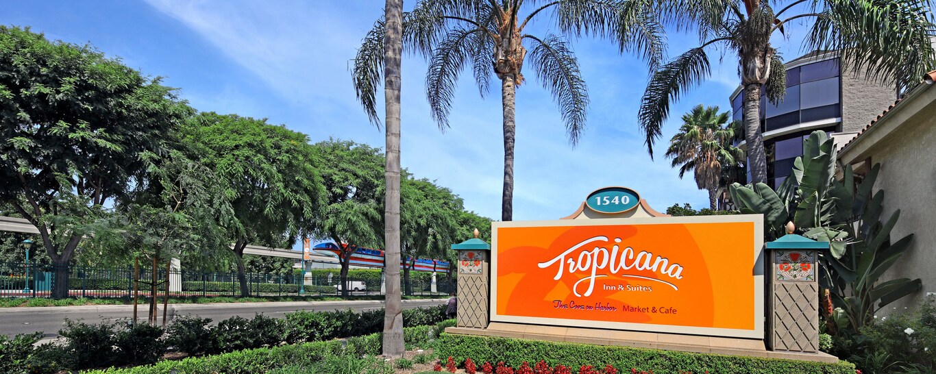 Tropicana Inn & Suites front view