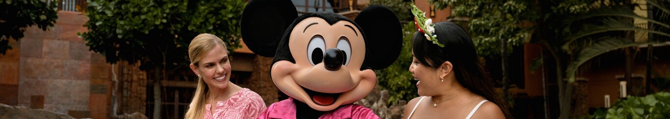 Mickey Mouse strolling with 2 Guests at Aulani, A Disney Resort & Spa