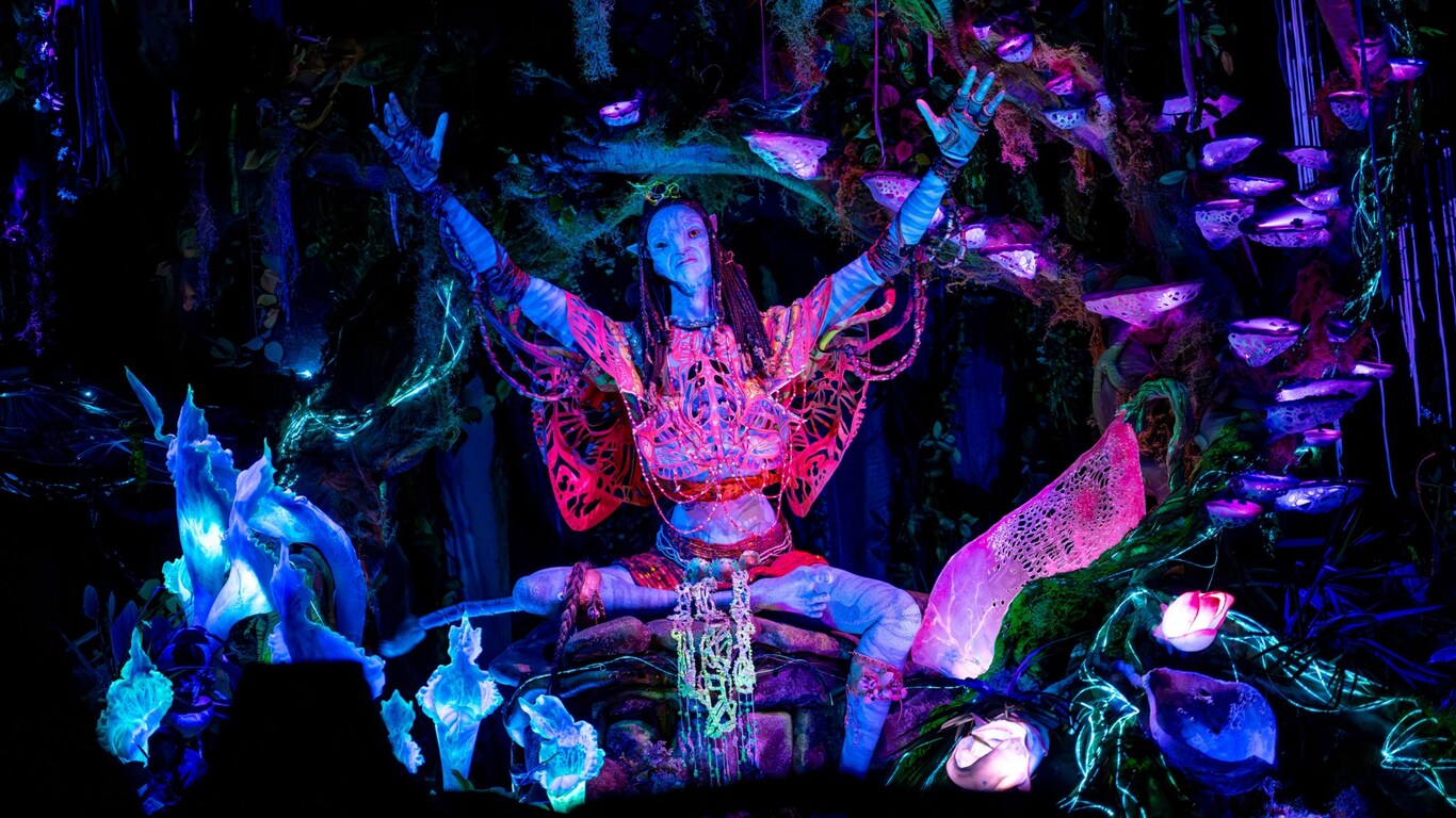 The Shaman of Songs sitting with legs crossed on Na'vi River Journey