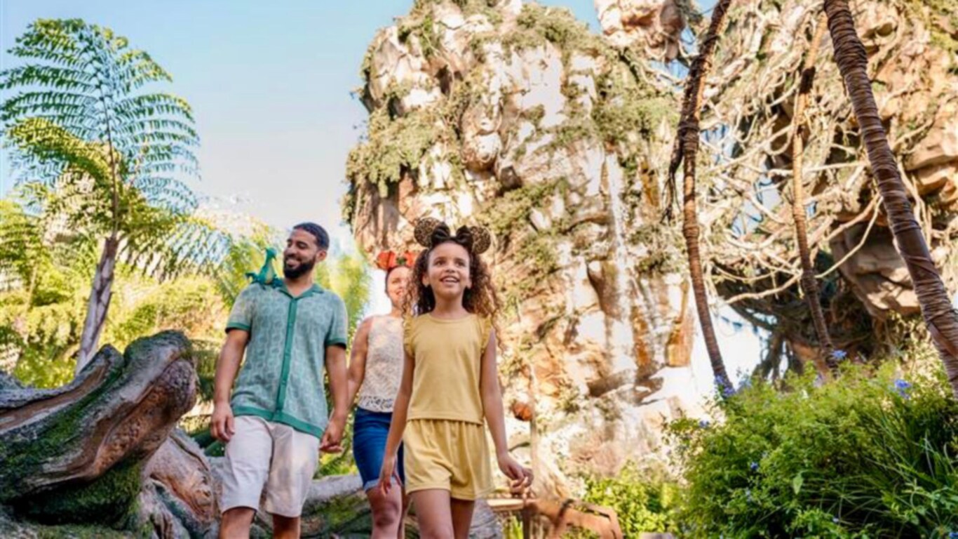 Three Guests walking through the outdoor queue for Na'vi River Journey