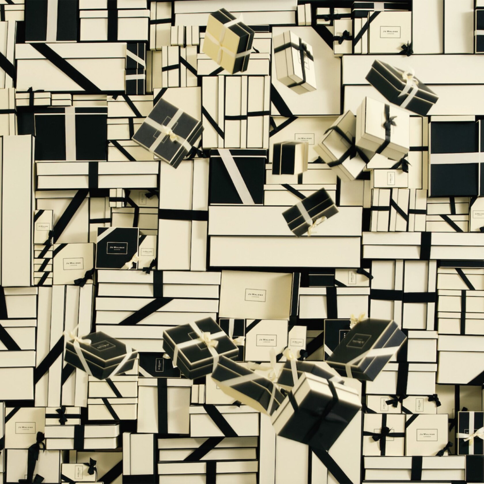 Arte gráfico con pilas de cajas exclusivas de Jo Malone London
