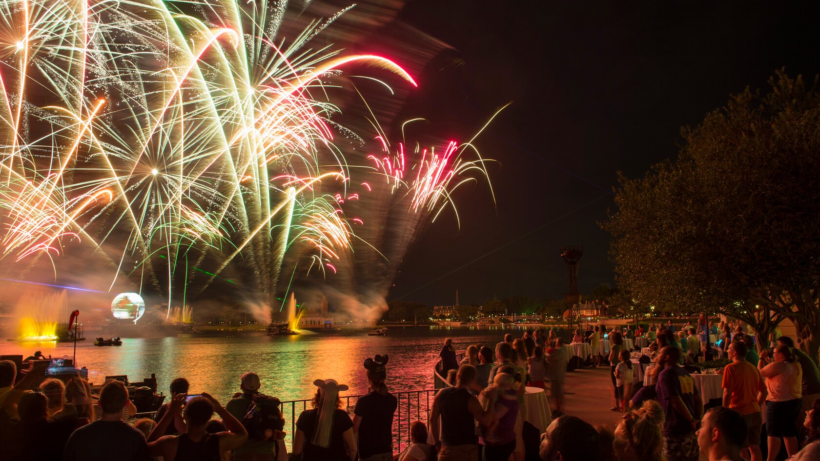 Forfait Repas Et Feux D artifice Epcot Forever Au Rose Crown Walt forfait-repas-et-feux-d-artifice-epcot-forever-au-rose-crown-walt