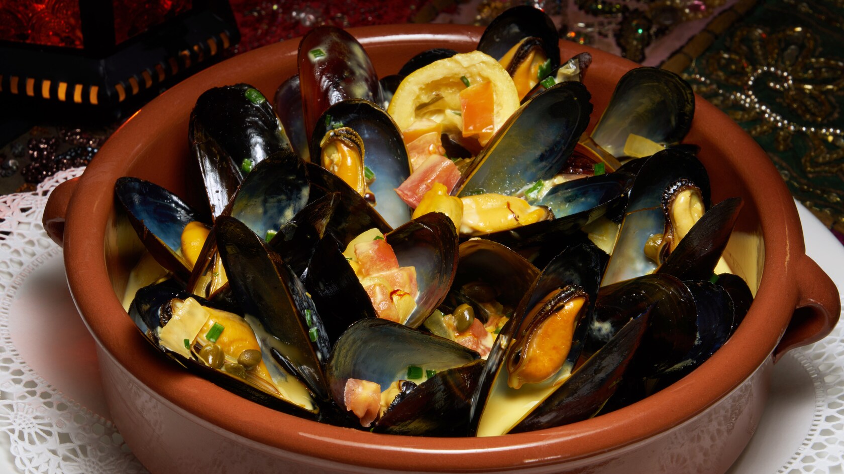 Mussels, neatly arranged in a tagine