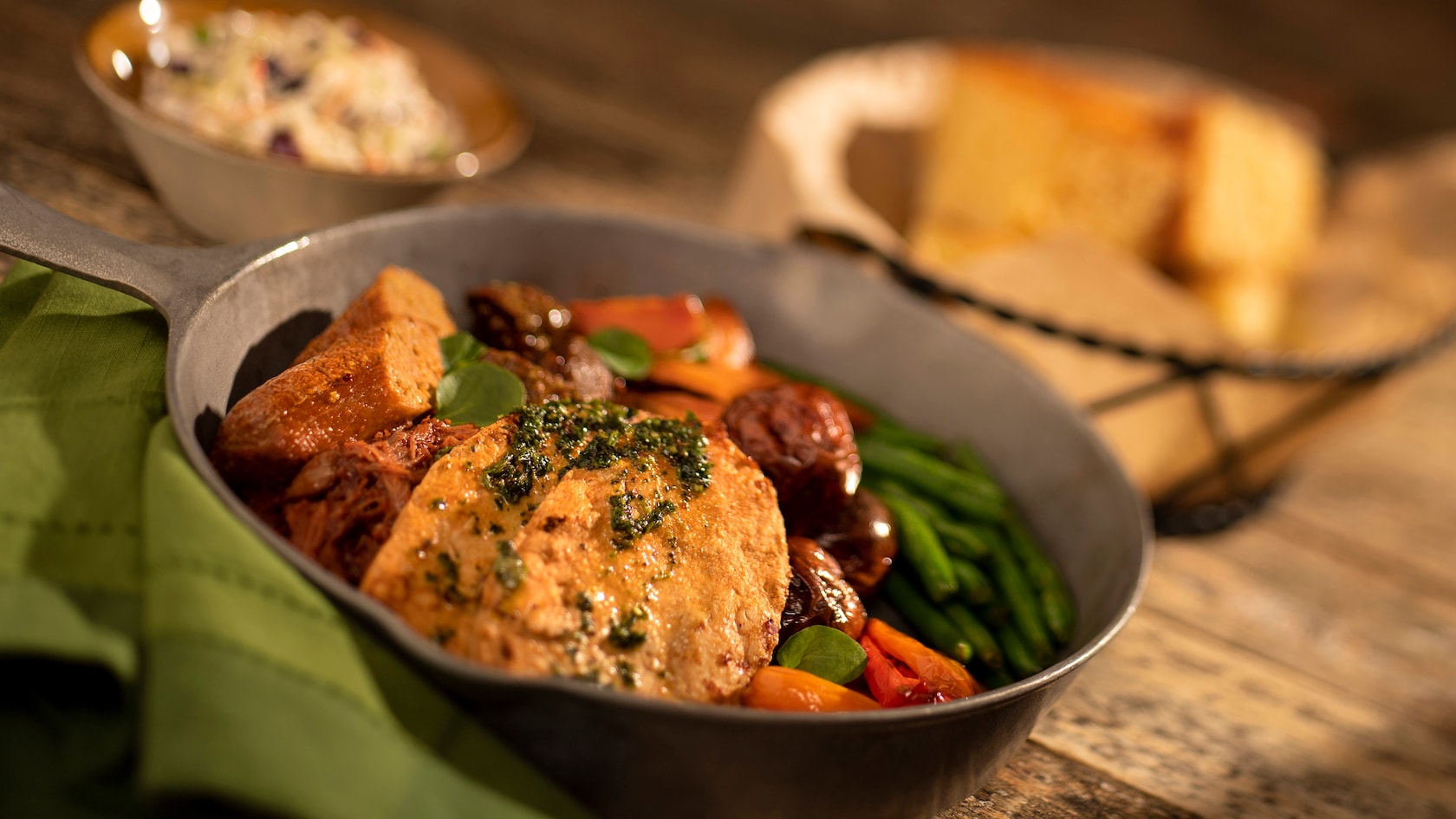 Jaca a la barbacoa, salchicha vegana, carne de soya y sustituto vegano de pollo