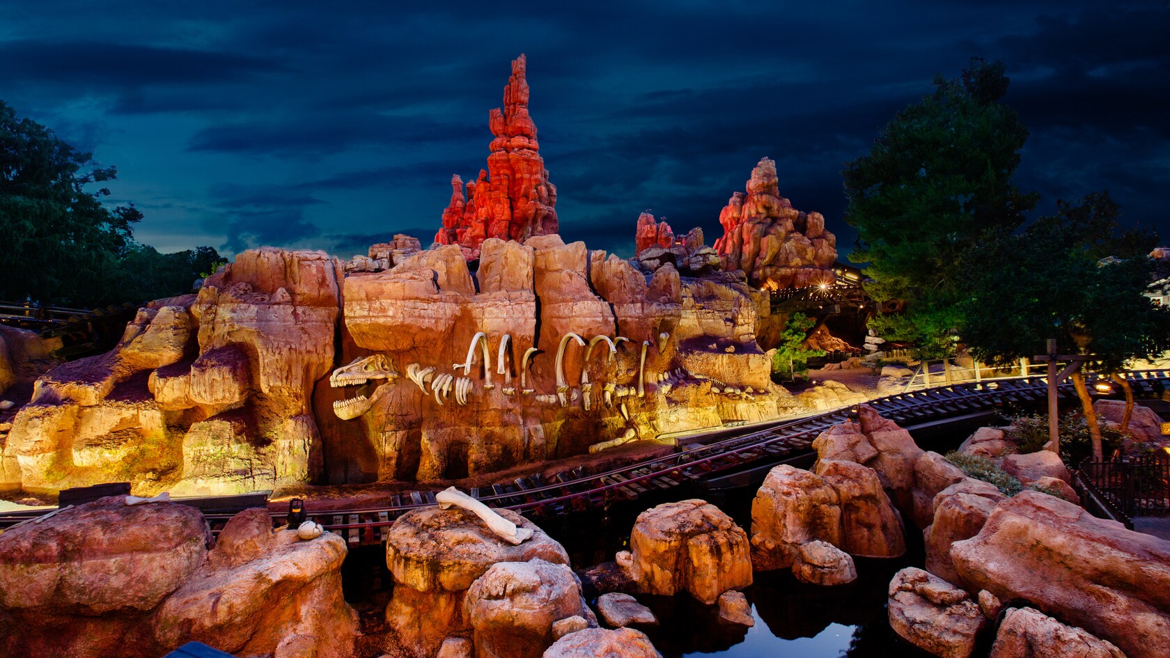 A section of Big Thunder Mountain Railroad with dinosaur bones embedded in rocky hills