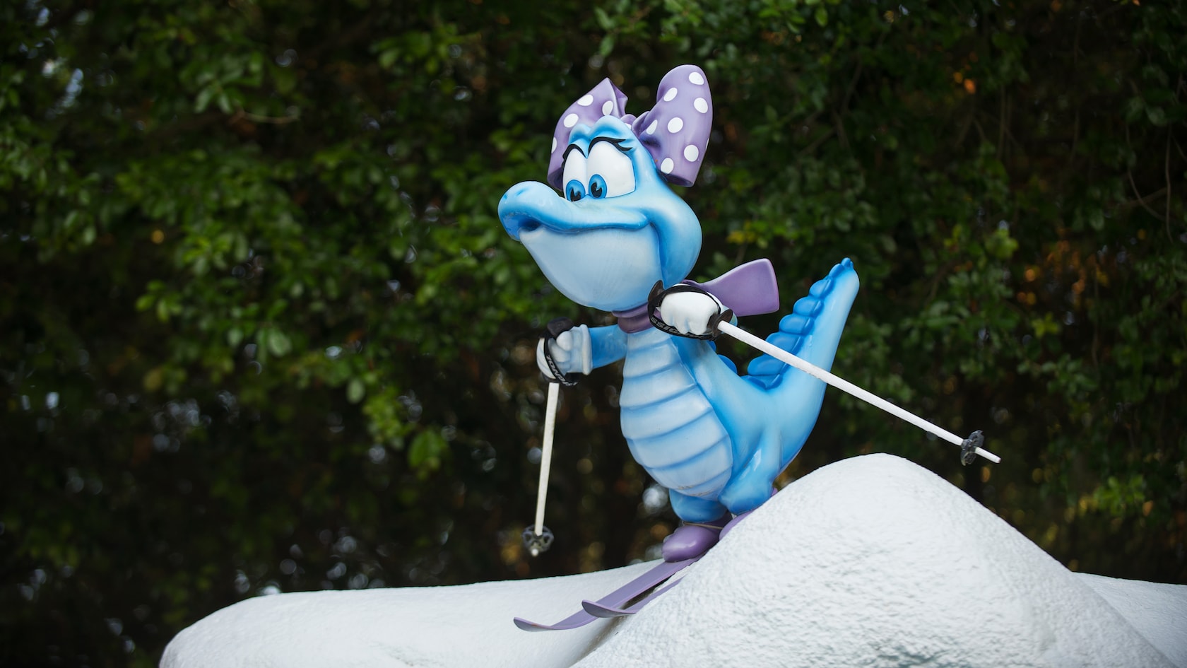 Statue of a snow-skiing alligator decked out in a polka-dot bow and scarf at Tike's Peak