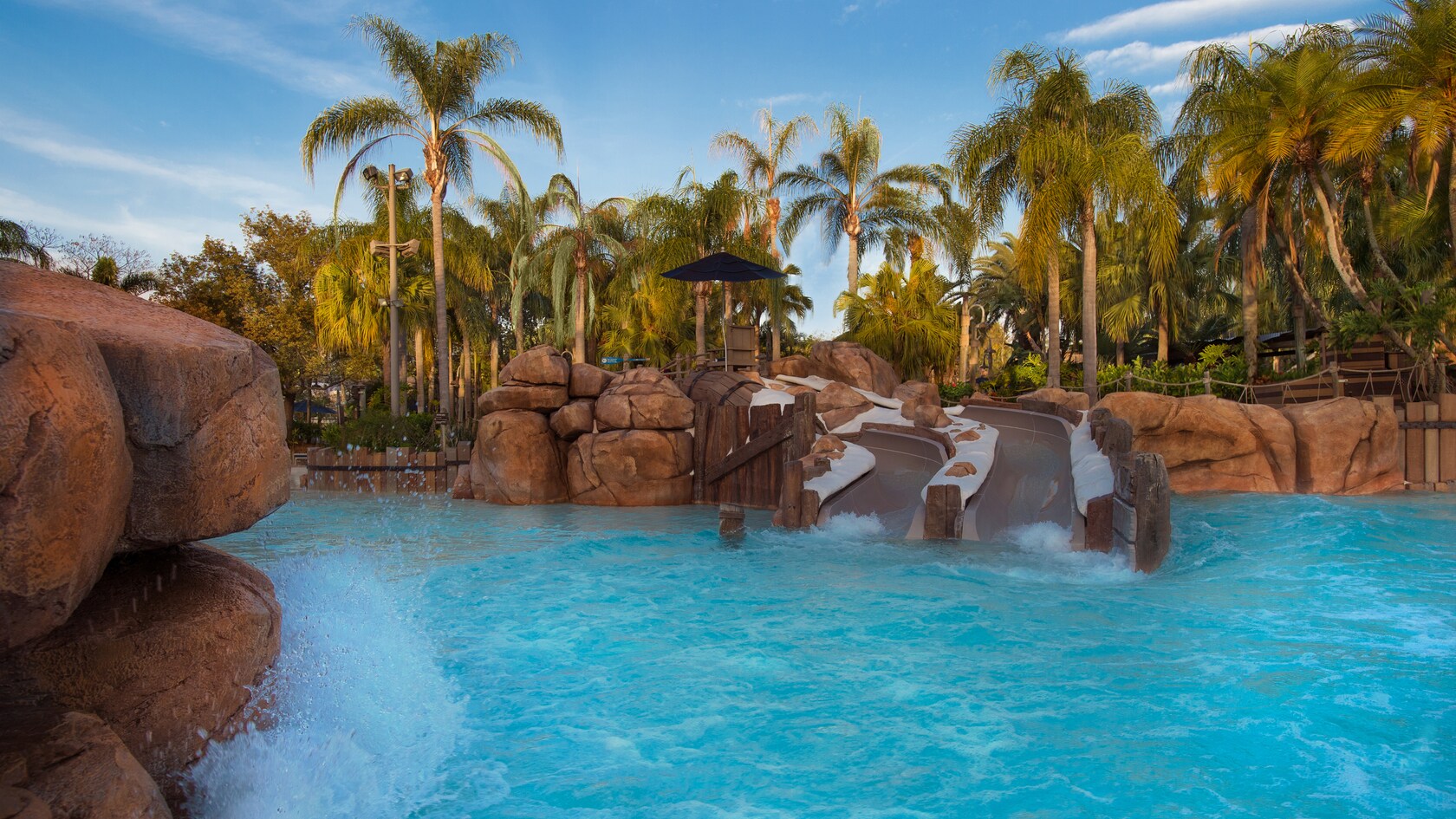 Bay Slides, 2 glissoires d'eau pour enfants près de la piscine de surf