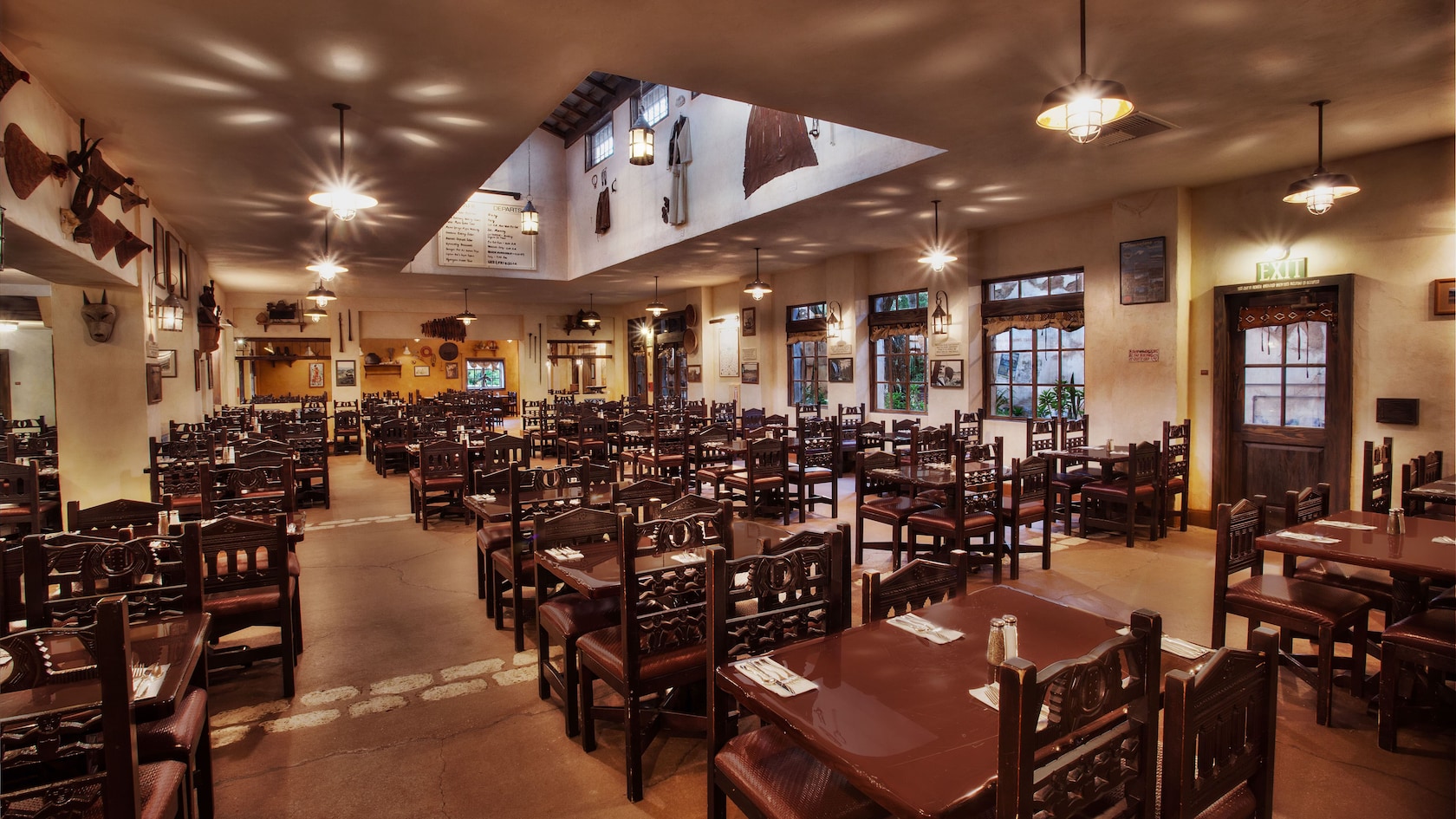Curry chicken, rice and zucchini on a plate