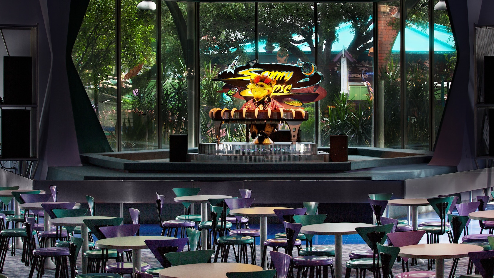 Indoor dining area with stage featuring Audio-Animatronics alien lounge-lizard singer Sonny Eclipse