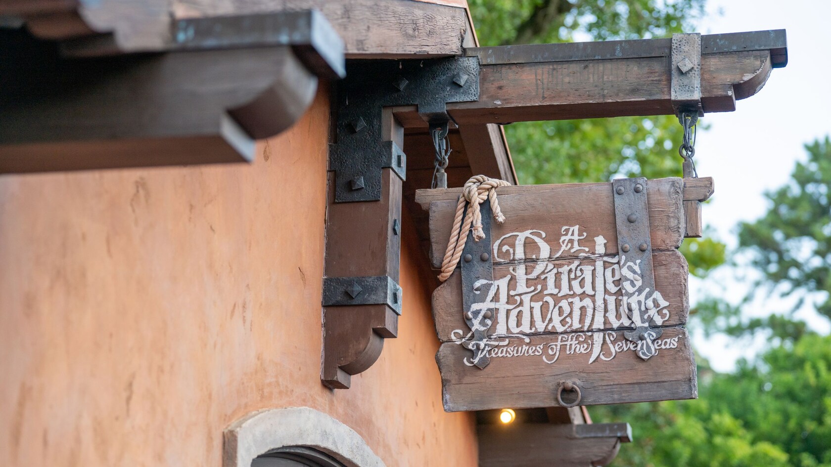 Un cartel de A Pirate's Adventure: Treasures of the Seven Seas en Magic Kingdom Park