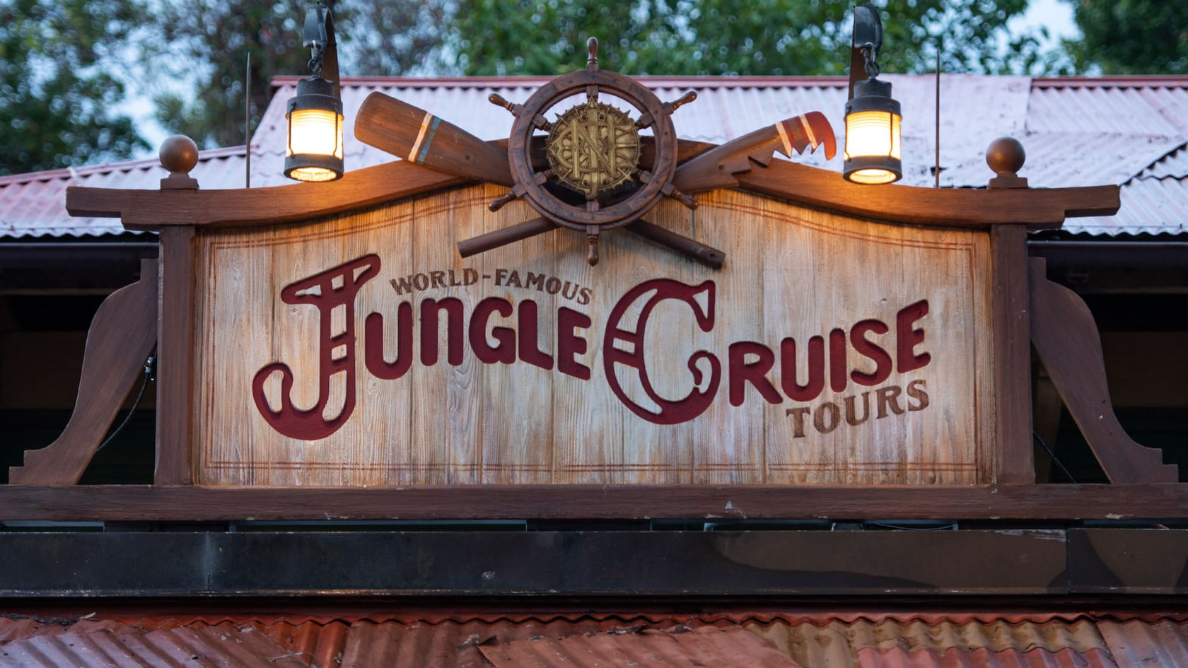 A sign saying ‘World Famous Jungle Cruise Tours’