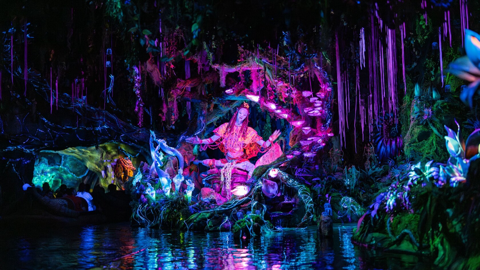 Una escena desde la atracción Navi River Journey en Disney’s Animal Kingdom Theme Park