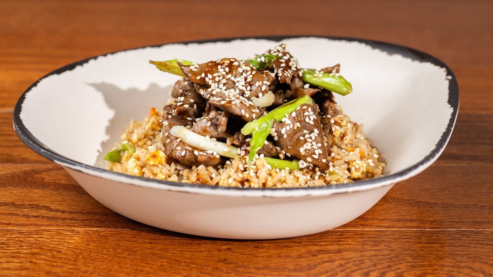 Un tazón de carne de res al estilo mongol de Sunshine Seasons en Epcot