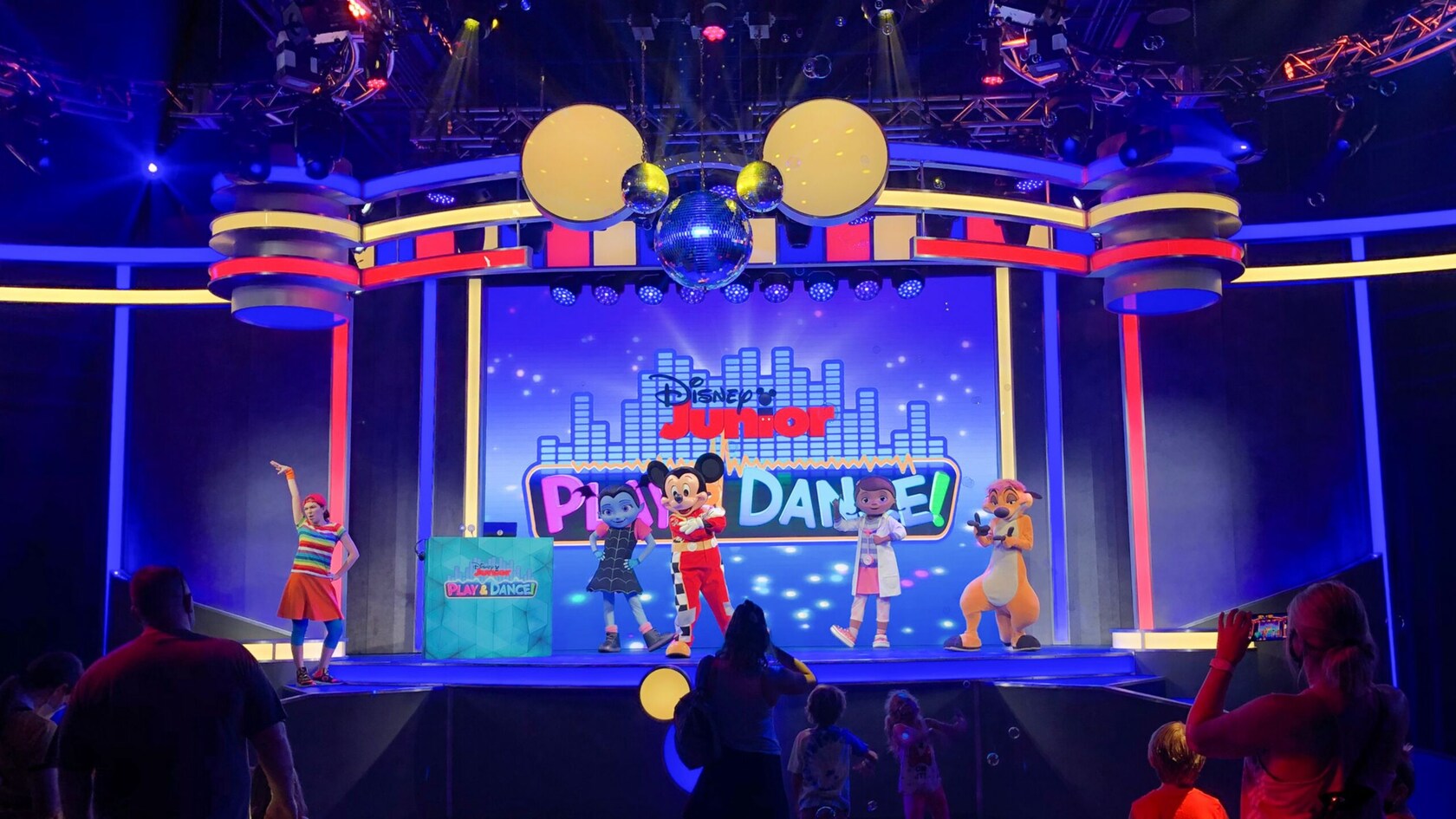 ディズニーファミリーダンスパーティーDisneyFamilyDanceParty ディズニー ファミリー ダンス パーティー